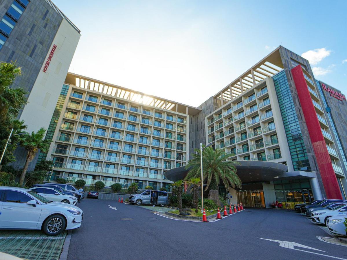 Ramada By Wyndham Jeju Hamdeok Hotel Buitenkant foto