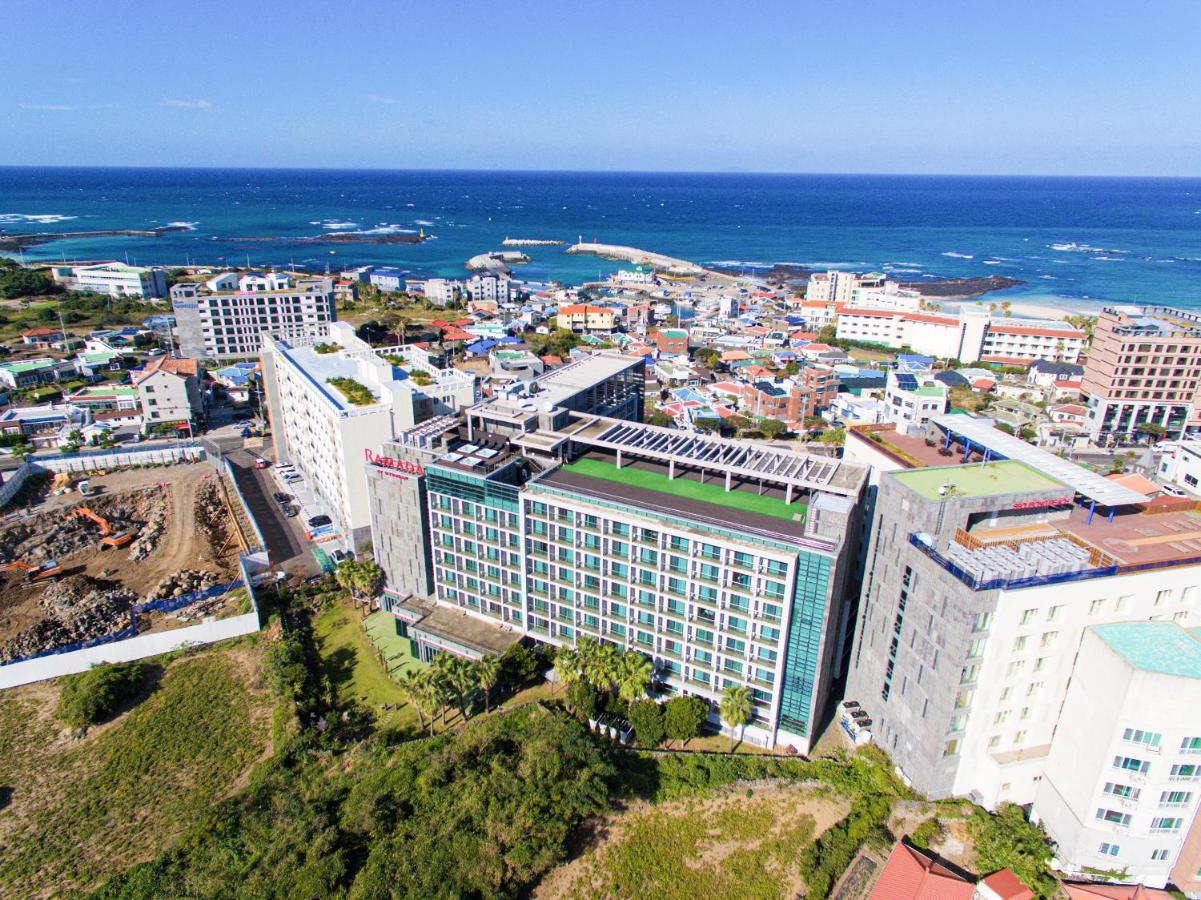 Ramada By Wyndham Jeju Hamdeok Hotel Buitenkant foto