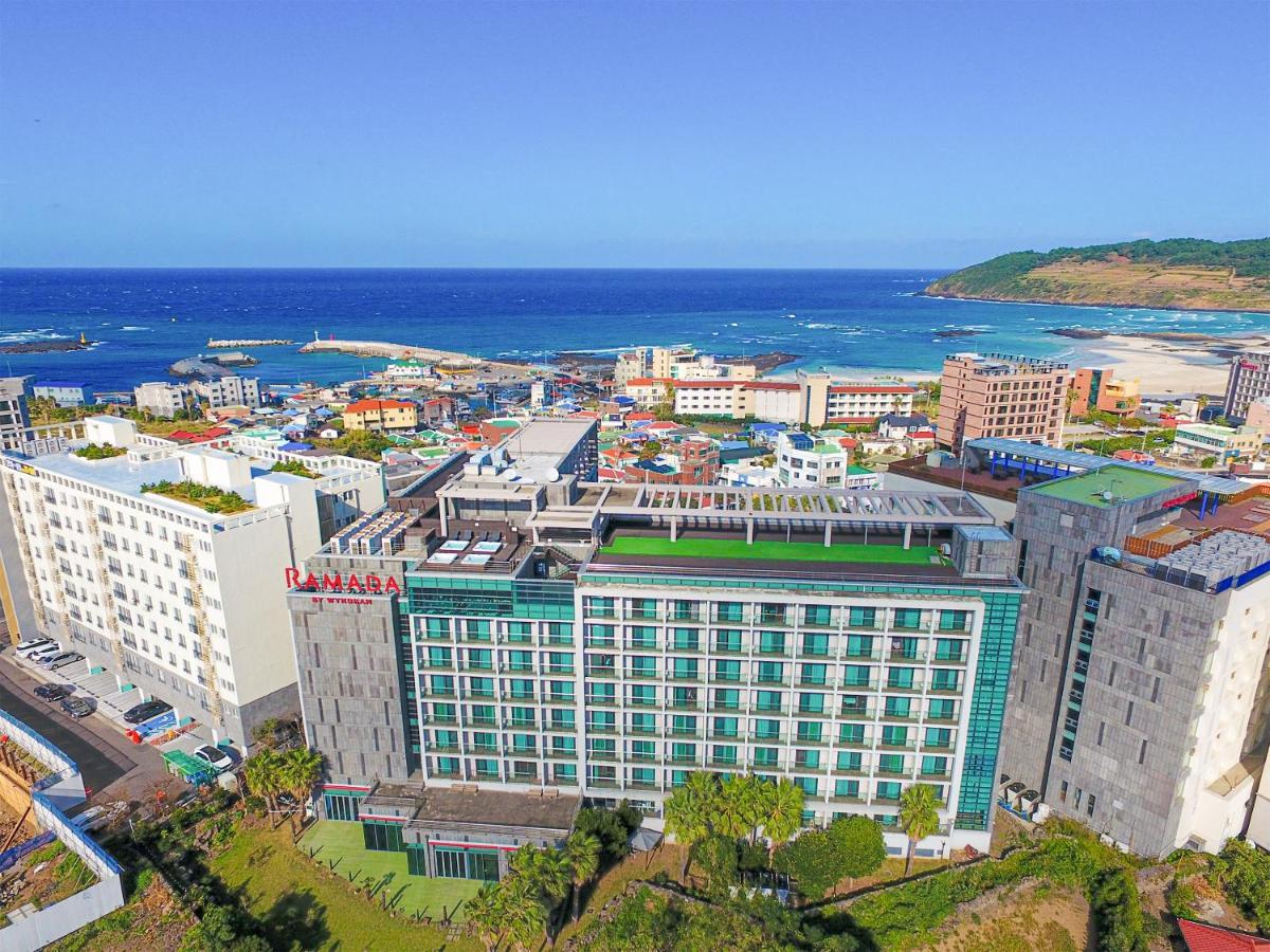 Ramada By Wyndham Jeju Hamdeok Hotel Buitenkant foto
