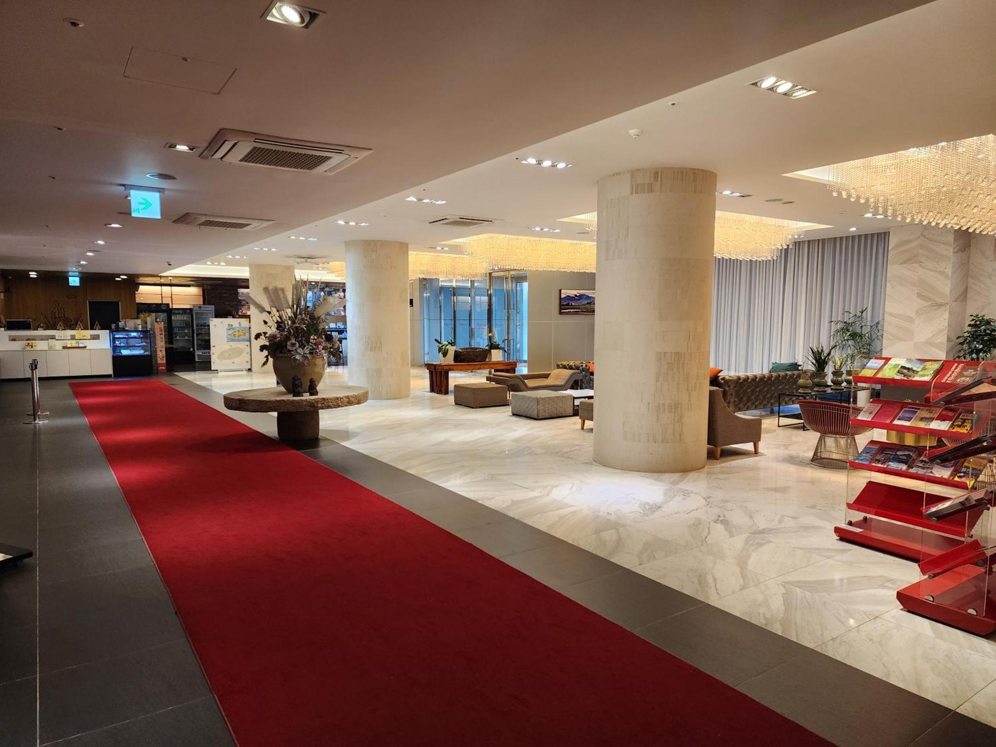 Ramada By Wyndham Jeju Hamdeok Hotel Buitenkant foto