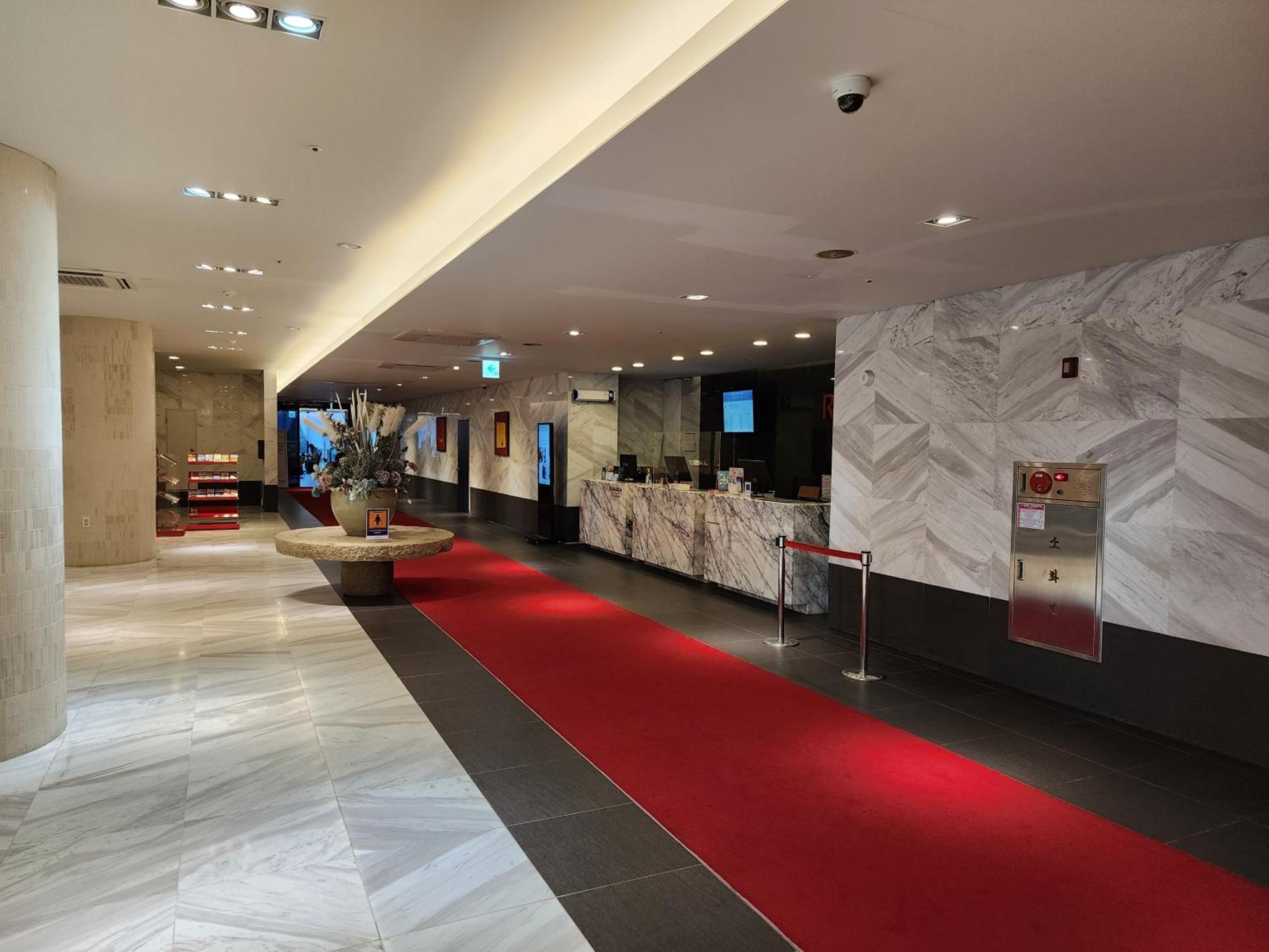 Ramada By Wyndham Jeju Hamdeok Hotel Buitenkant foto