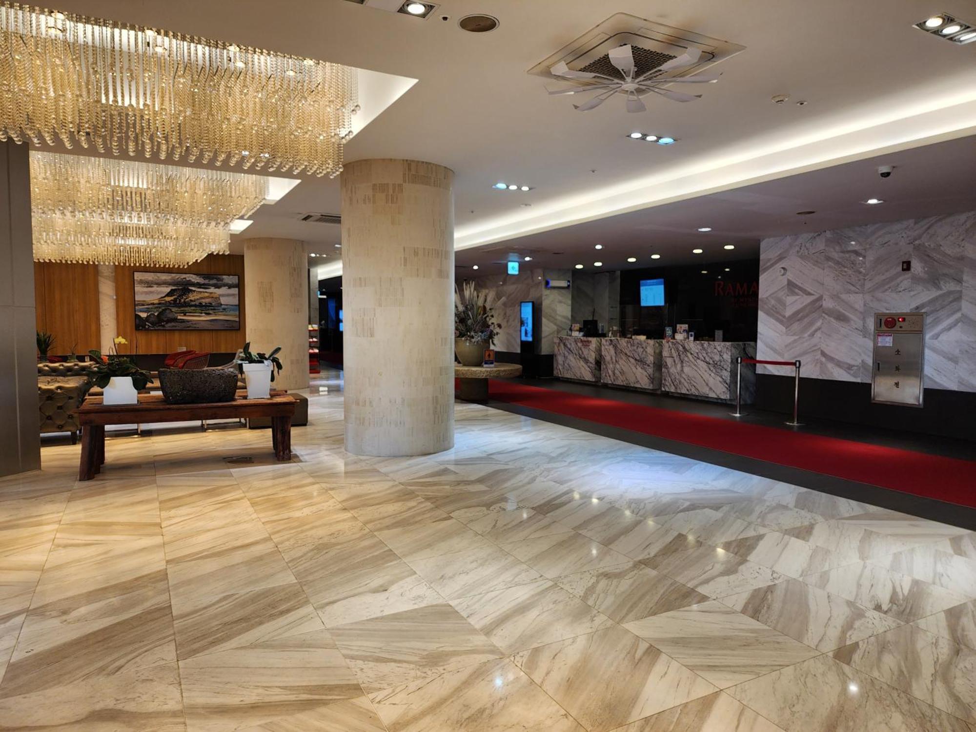 Ramada By Wyndham Jeju Hamdeok Hotel Buitenkant foto