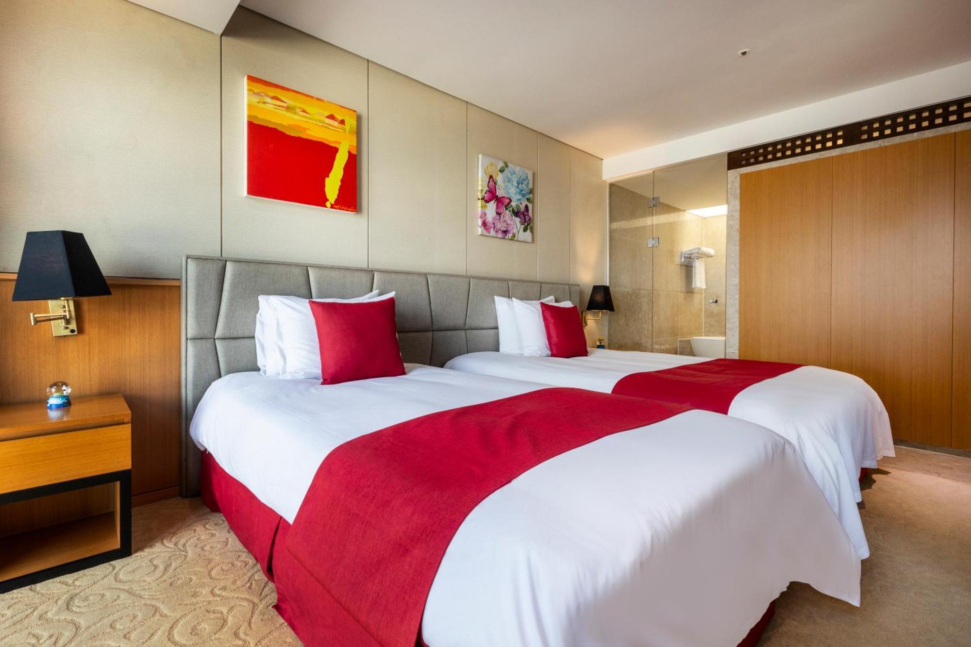 Ramada By Wyndham Jeju Hamdeok Hotel Buitenkant foto
