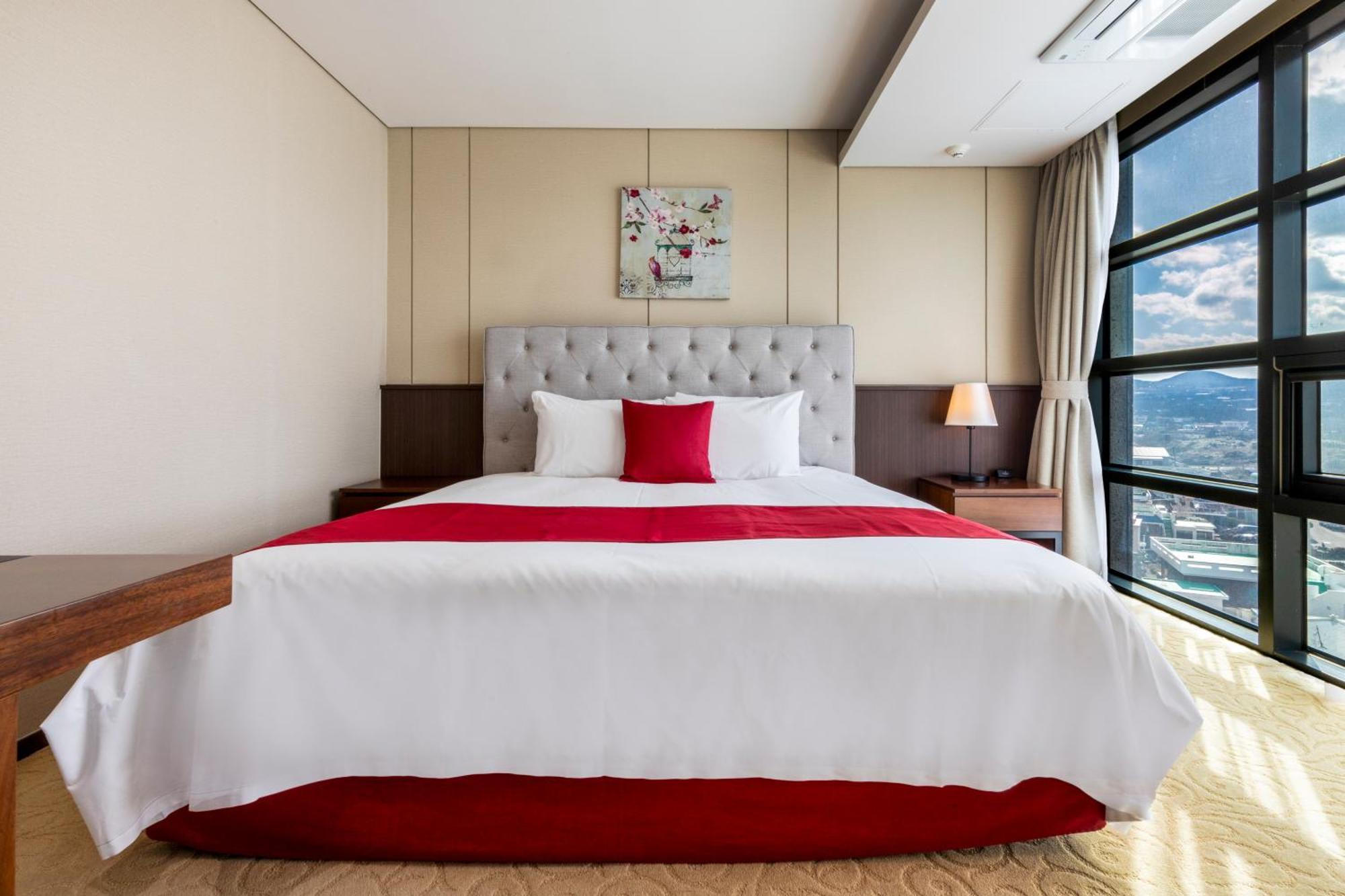 Ramada By Wyndham Jeju Hamdeok Hotel Buitenkant foto
