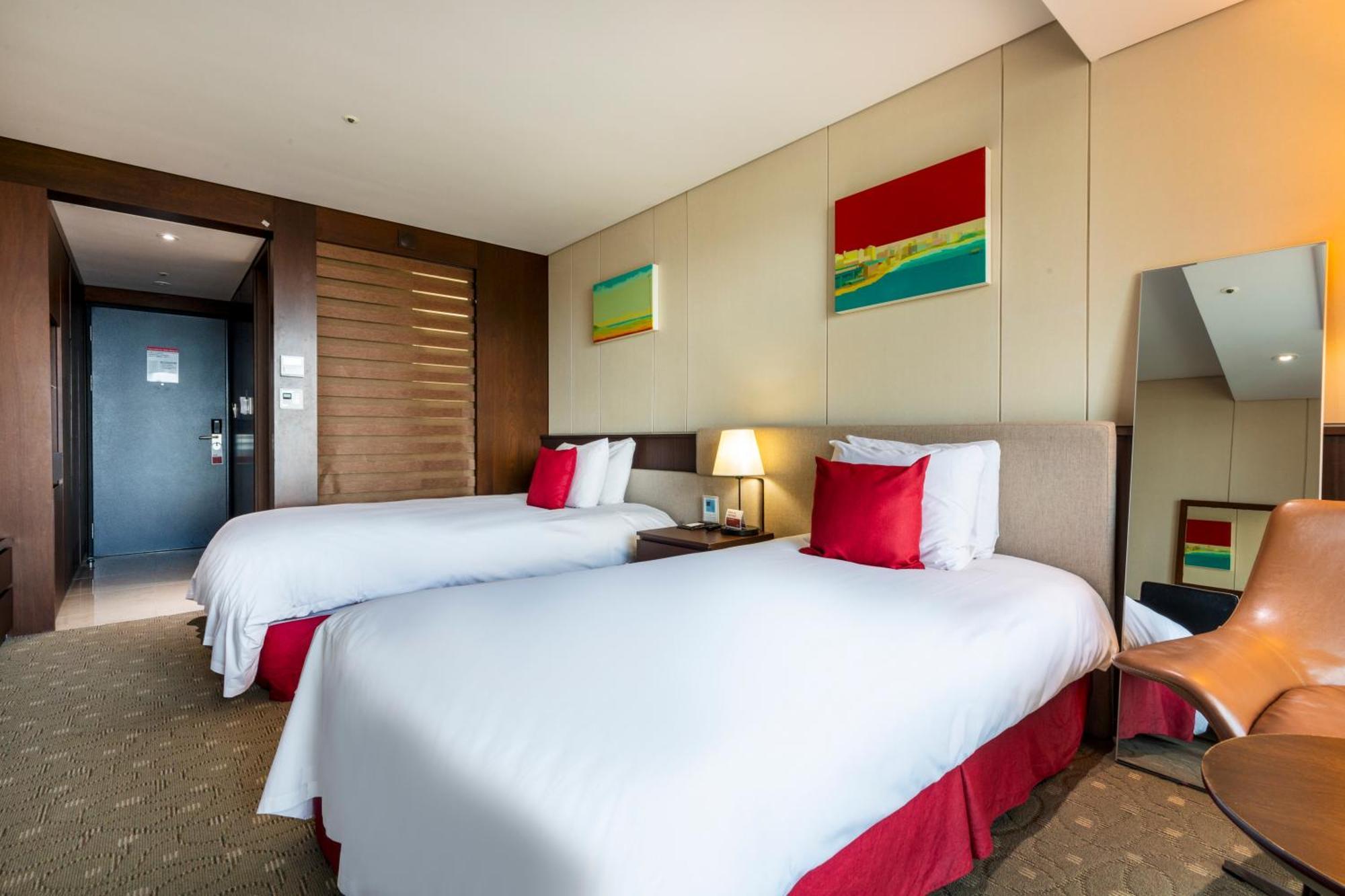 Ramada By Wyndham Jeju Hamdeok Hotel Buitenkant foto