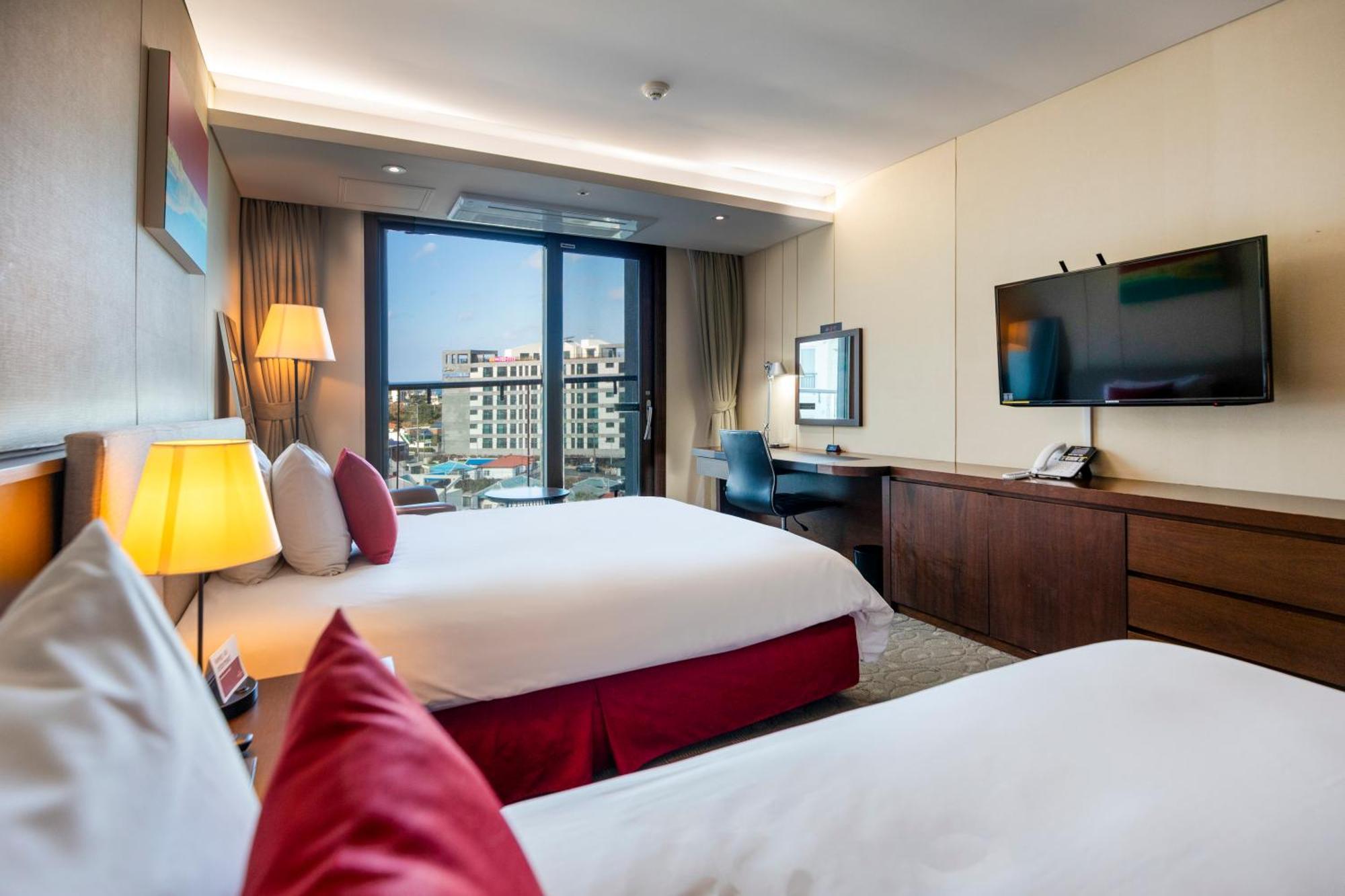 Ramada By Wyndham Jeju Hamdeok Hotel Buitenkant foto