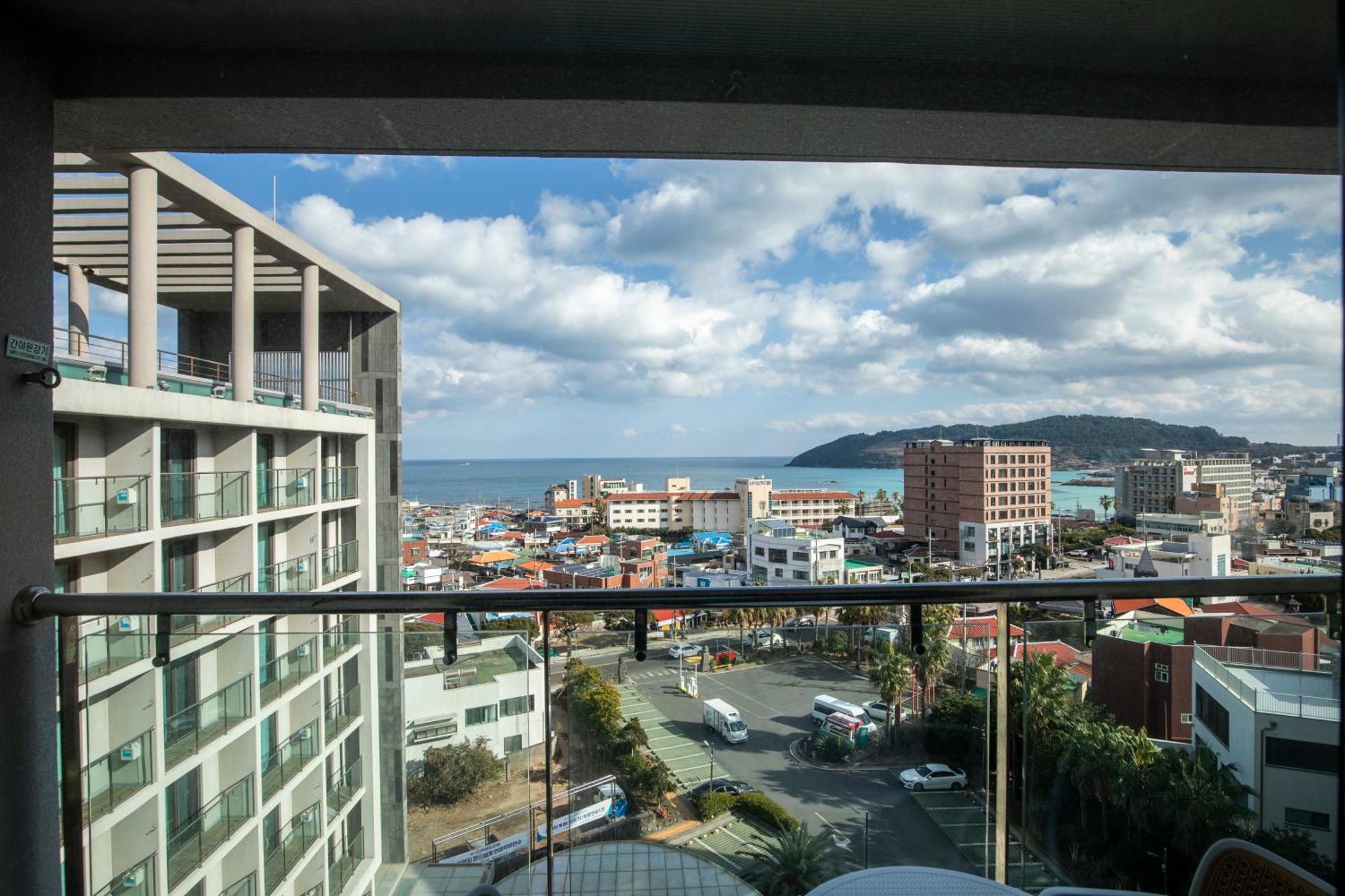 Ramada By Wyndham Jeju Hamdeok Hotel Buitenkant foto