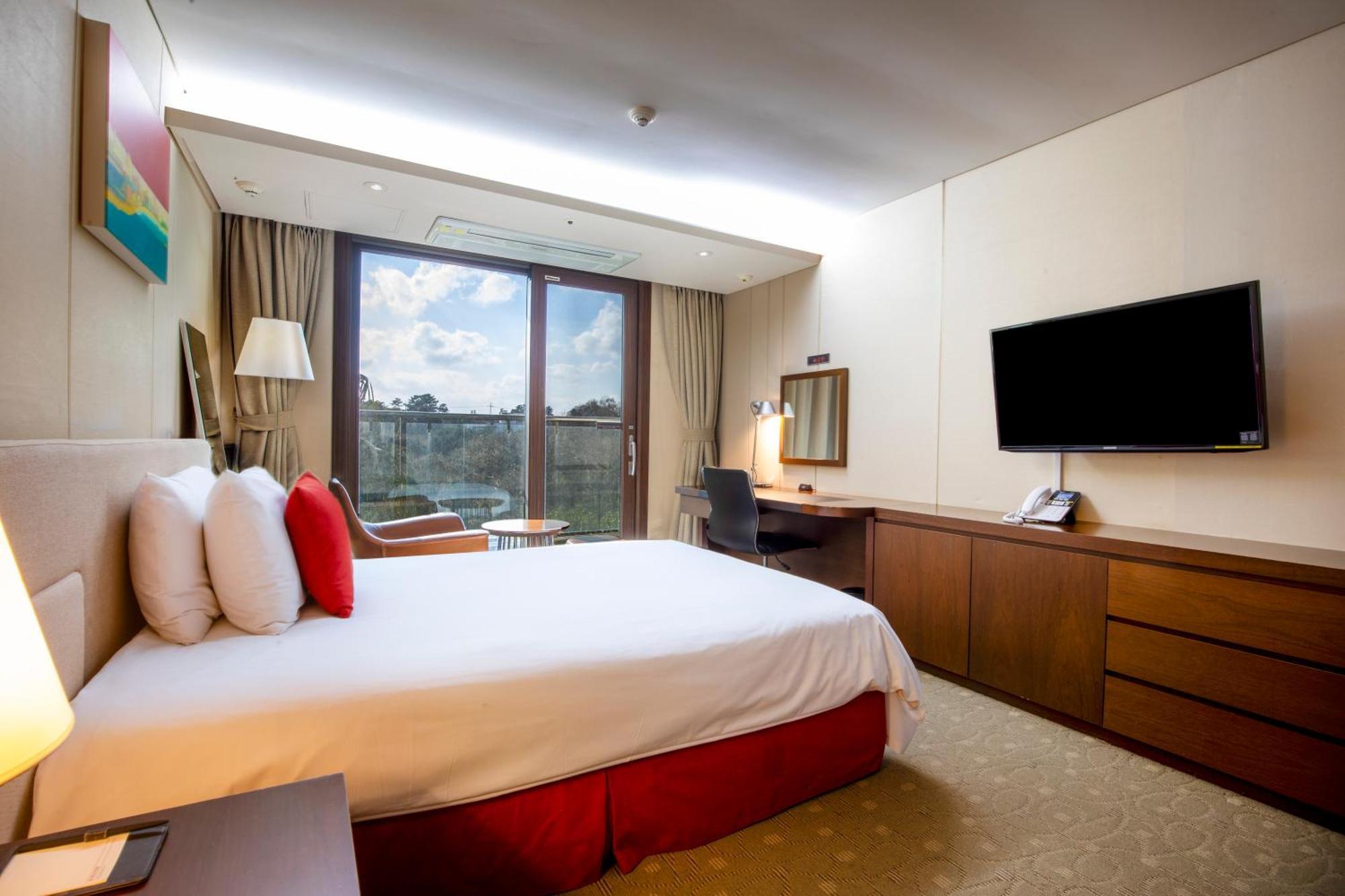 Ramada By Wyndham Jeju Hamdeok Hotel Buitenkant foto