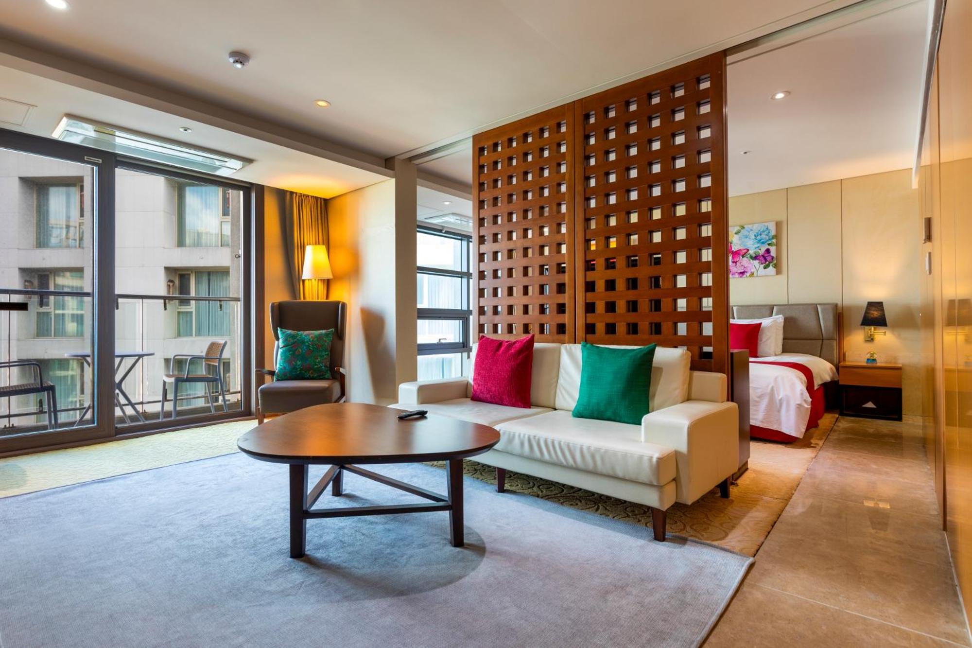 Ramada By Wyndham Jeju Hamdeok Hotel Buitenkant foto