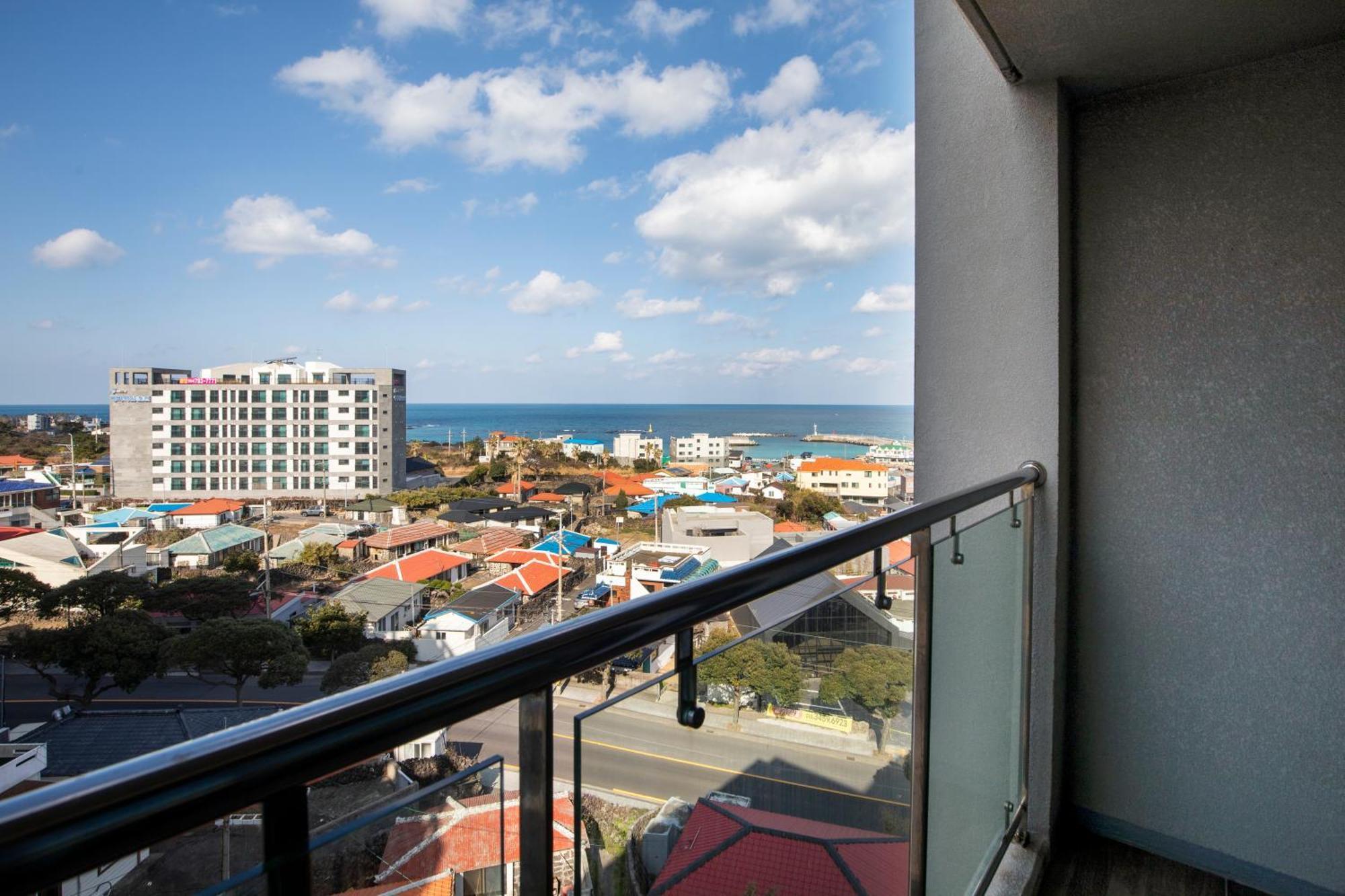 Ramada By Wyndham Jeju Hamdeok Hotel Buitenkant foto