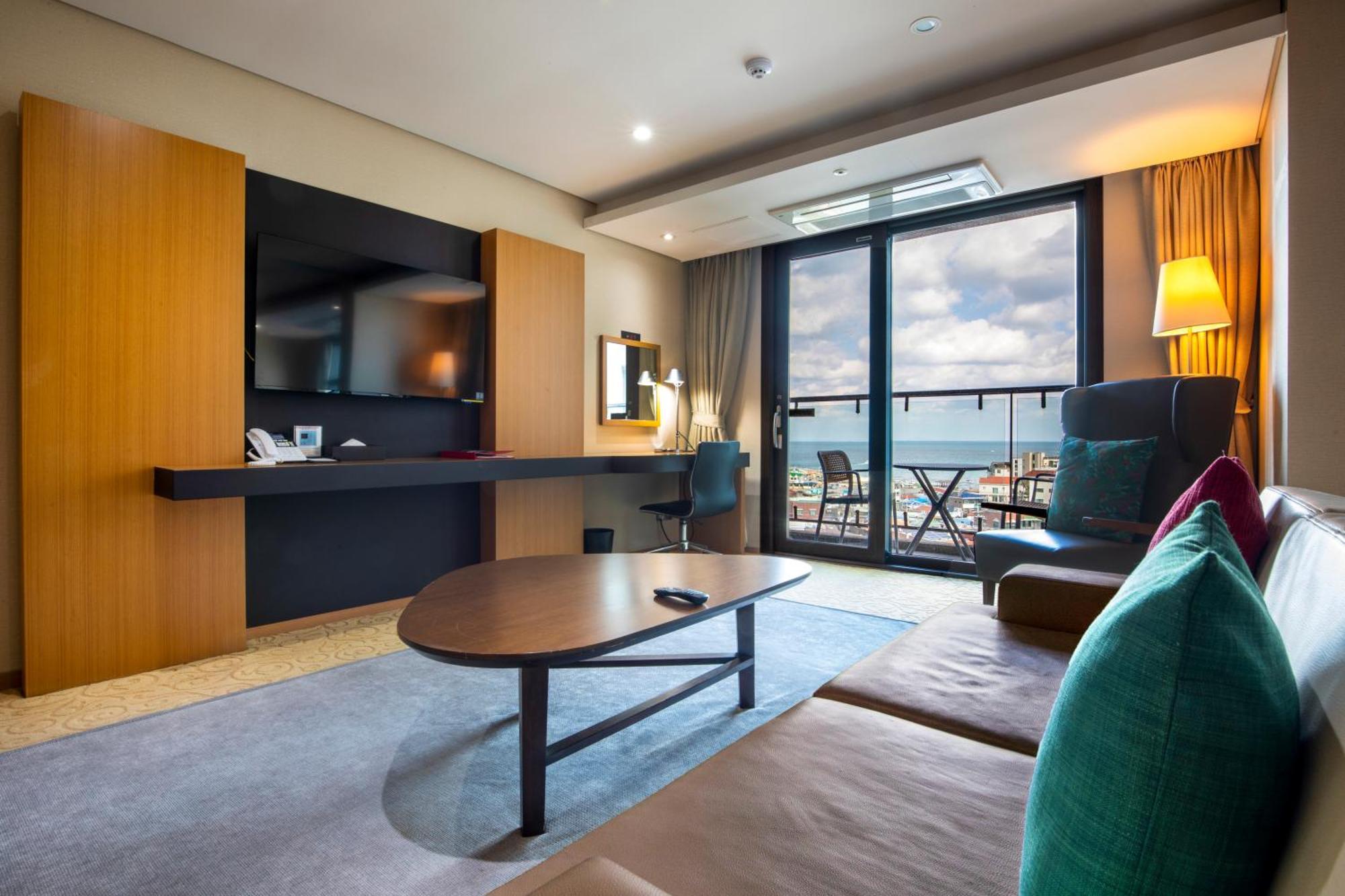 Ramada By Wyndham Jeju Hamdeok Hotel Buitenkant foto