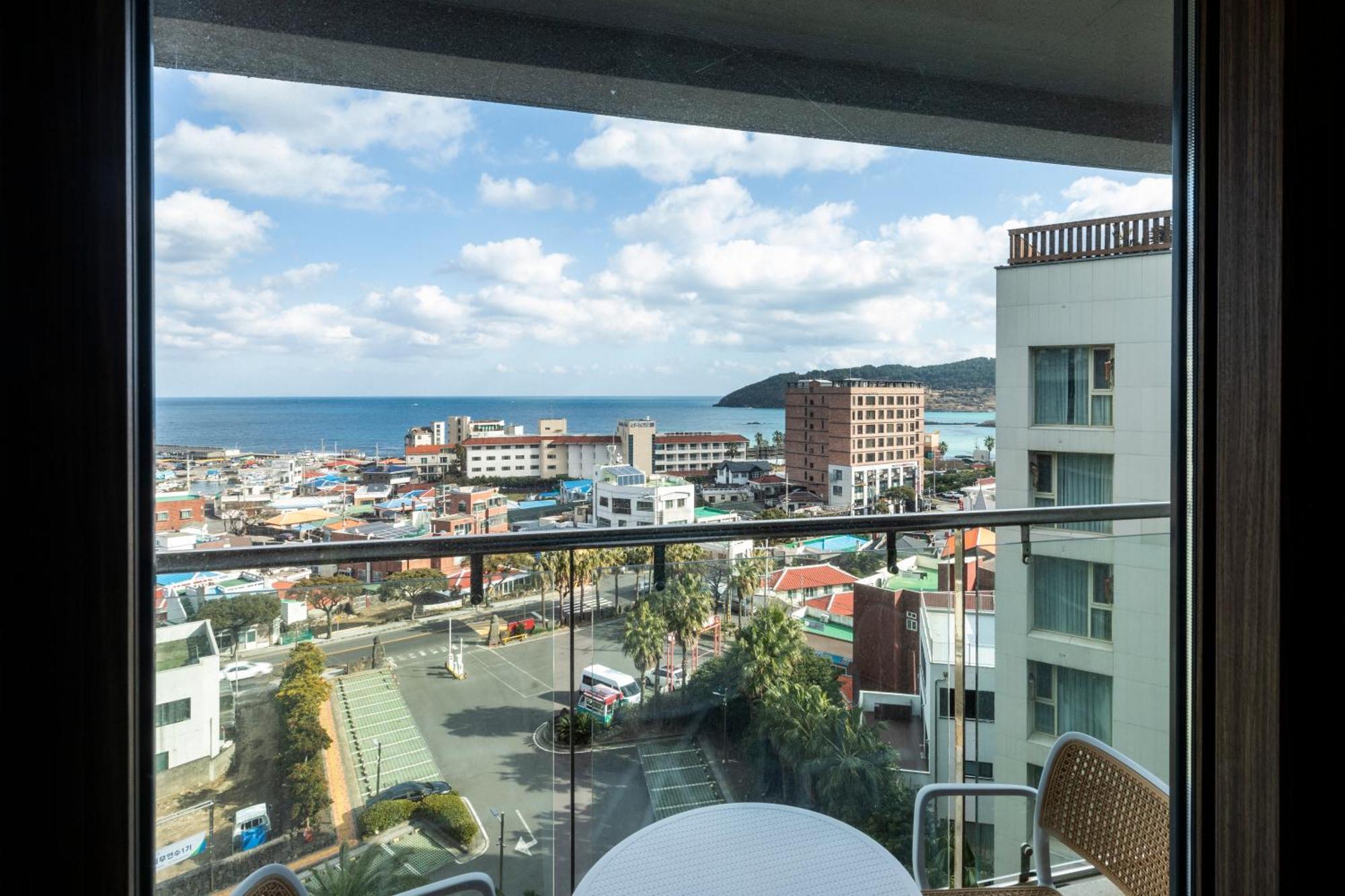 Ramada By Wyndham Jeju Hamdeok Hotel Buitenkant foto