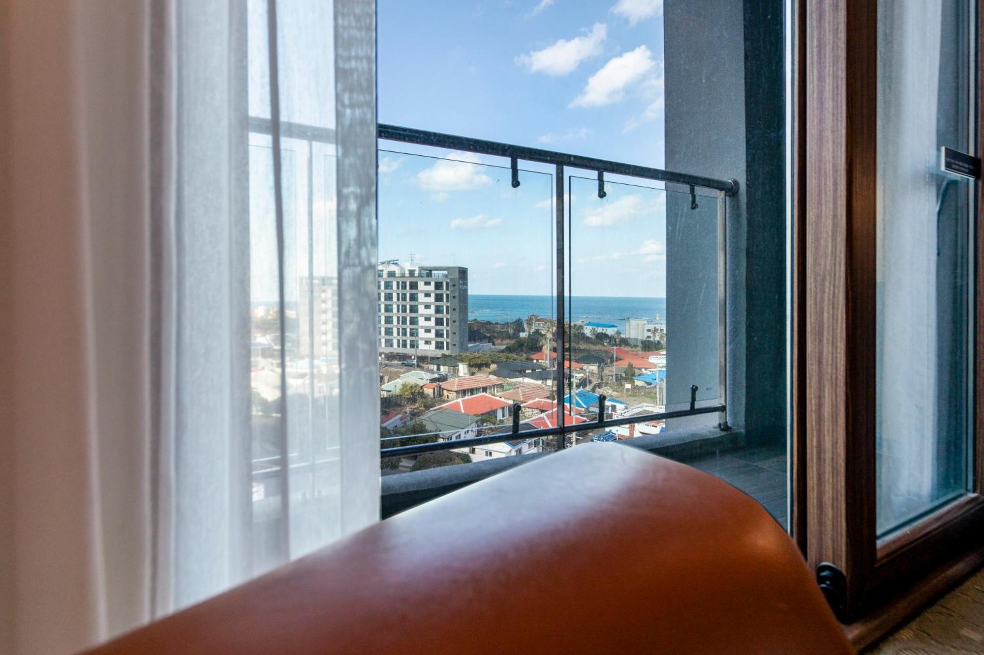 Ramada By Wyndham Jeju Hamdeok Hotel Buitenkant foto