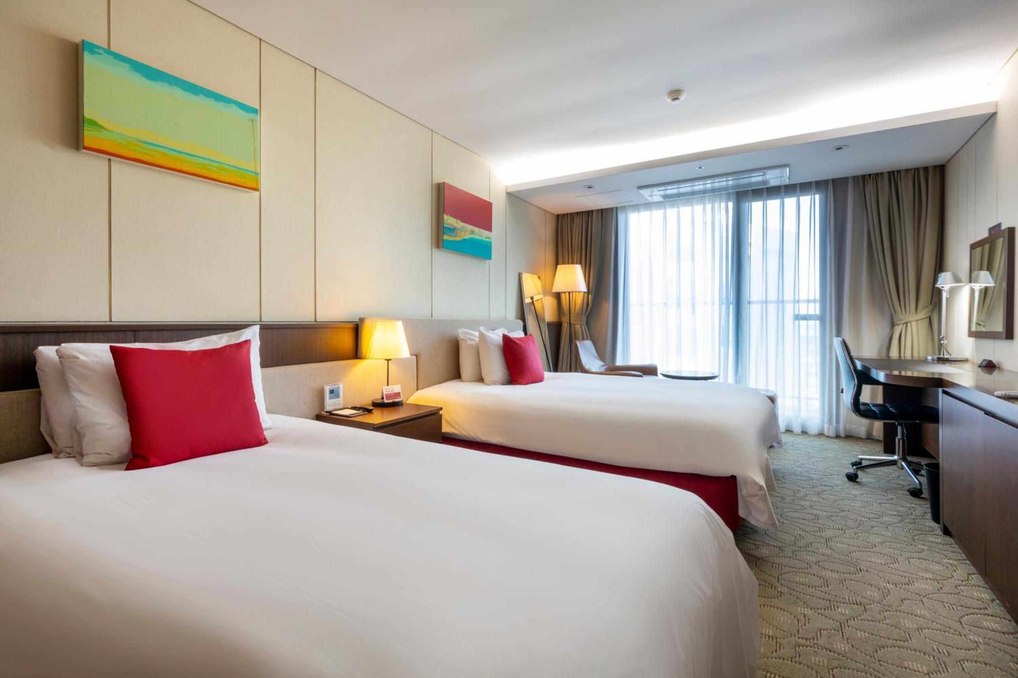 Ramada By Wyndham Jeju Hamdeok Hotel Buitenkant foto