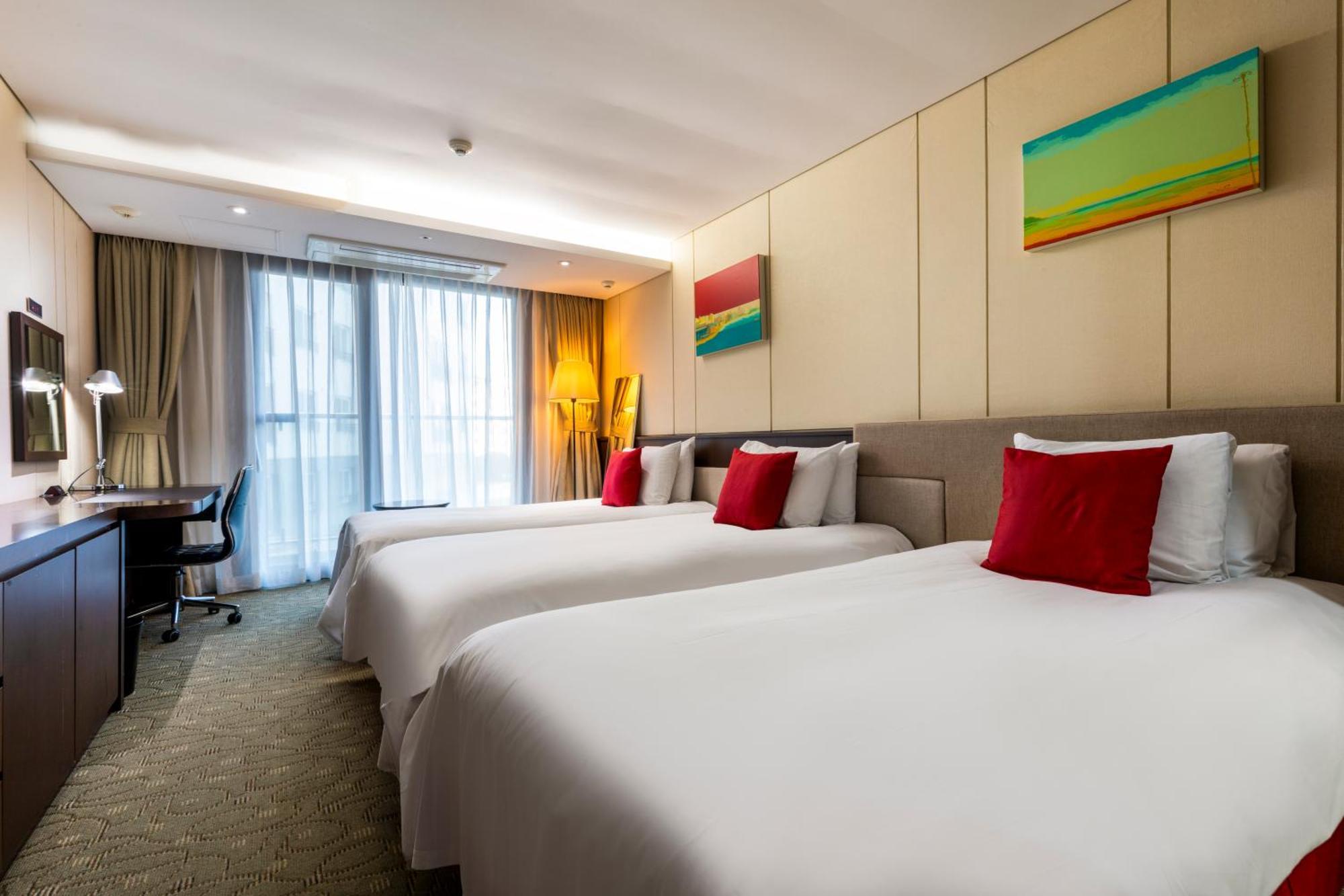 Ramada By Wyndham Jeju Hamdeok Hotel Buitenkant foto