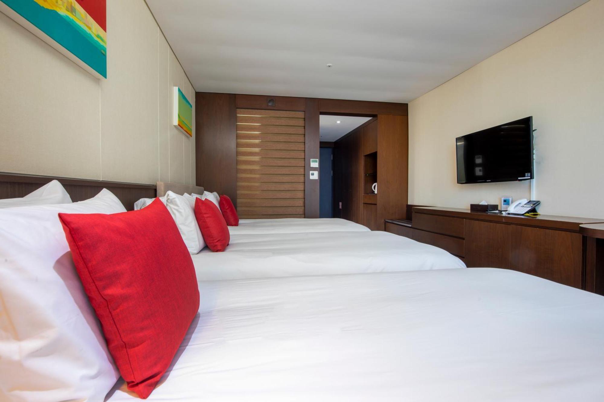 Ramada By Wyndham Jeju Hamdeok Hotel Buitenkant foto