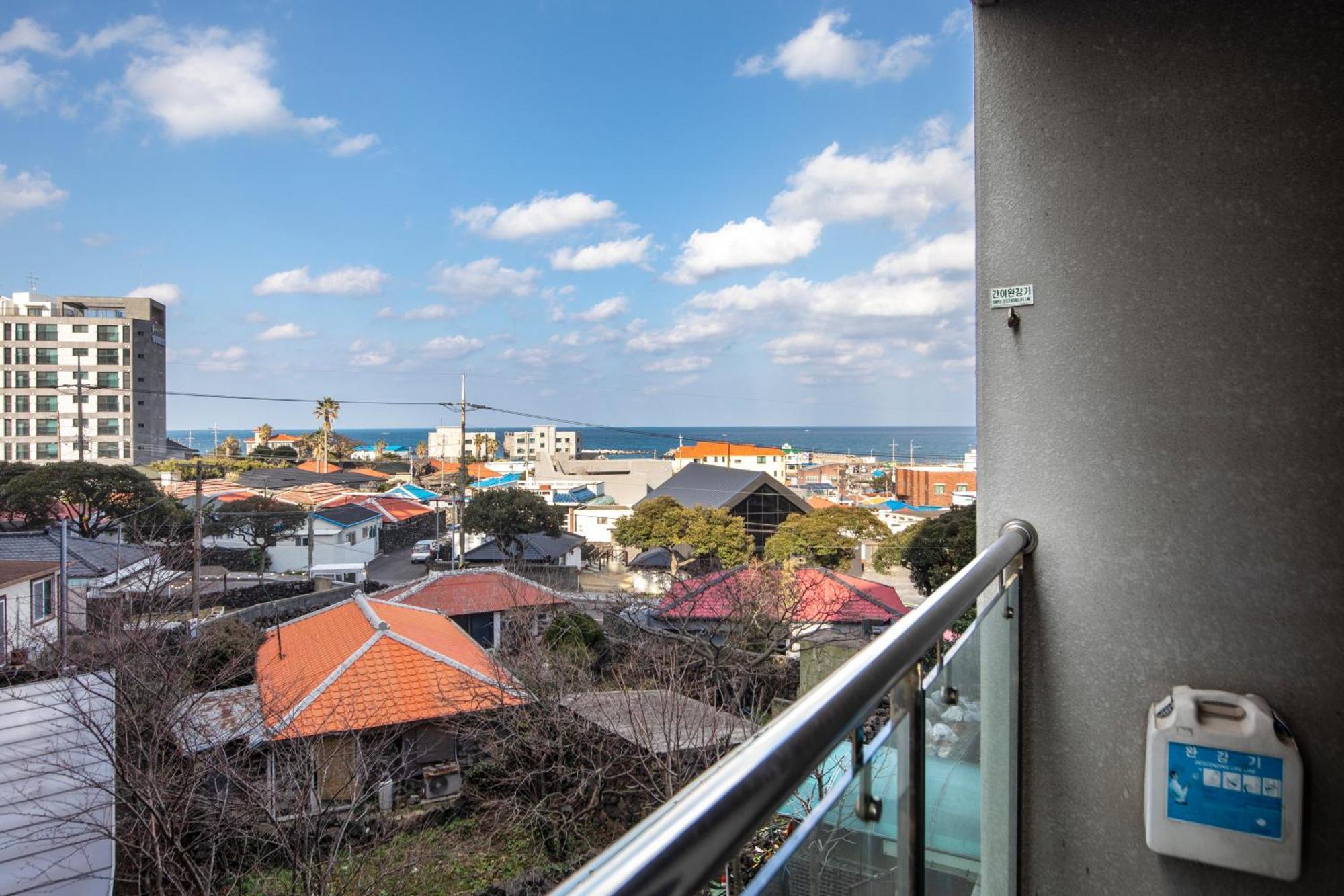 Ramada By Wyndham Jeju Hamdeok Hotel Buitenkant foto