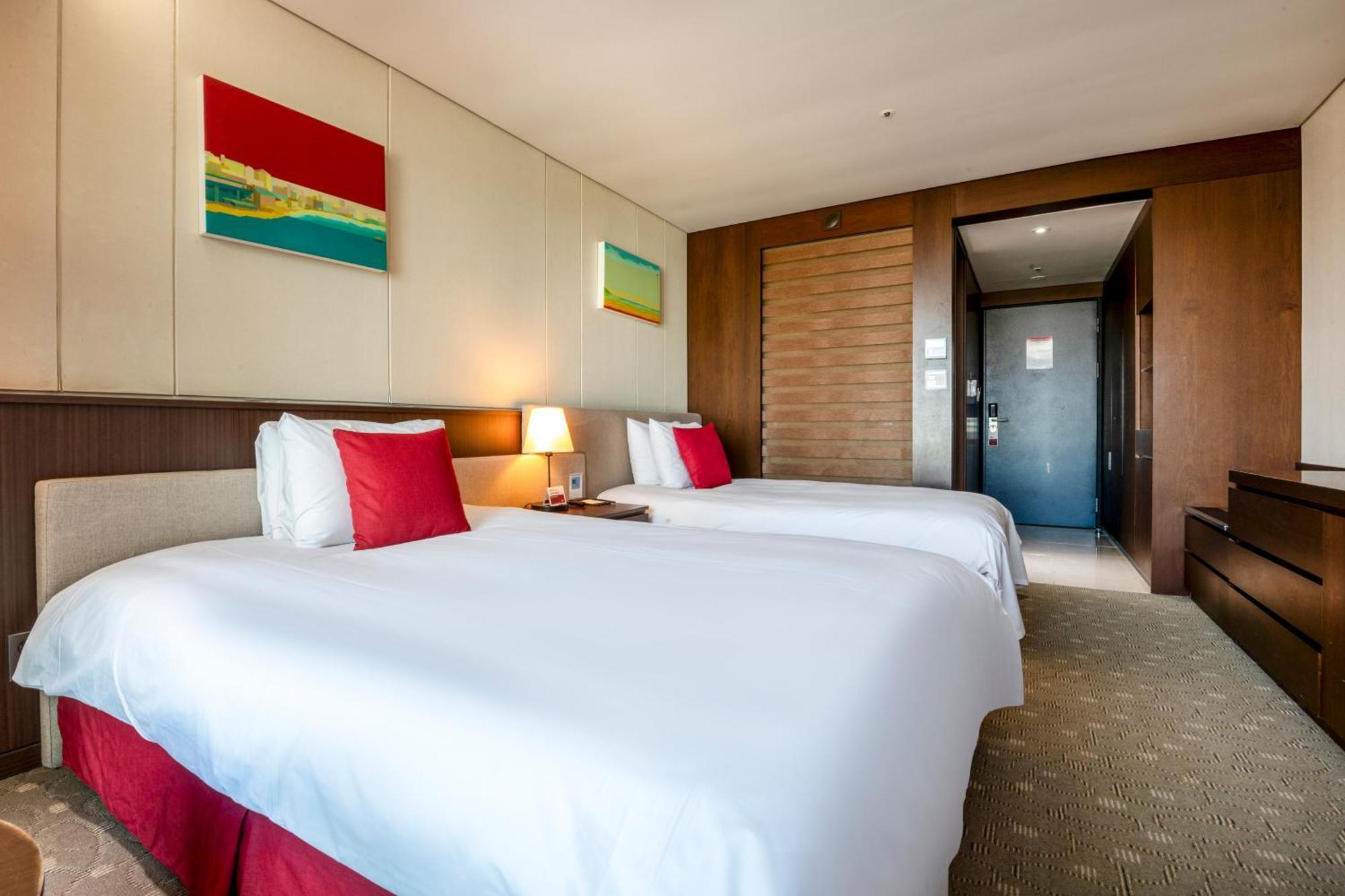 Ramada By Wyndham Jeju Hamdeok Hotel Buitenkant foto