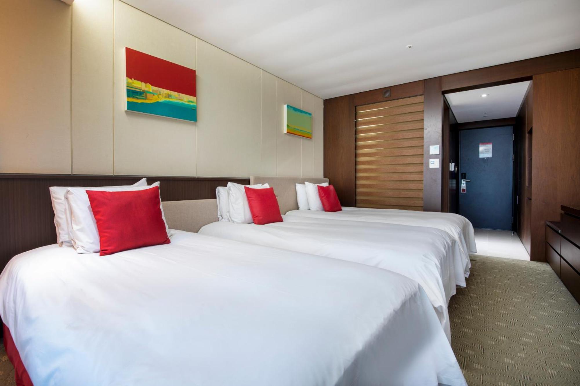 Ramada By Wyndham Jeju Hamdeok Hotel Buitenkant foto