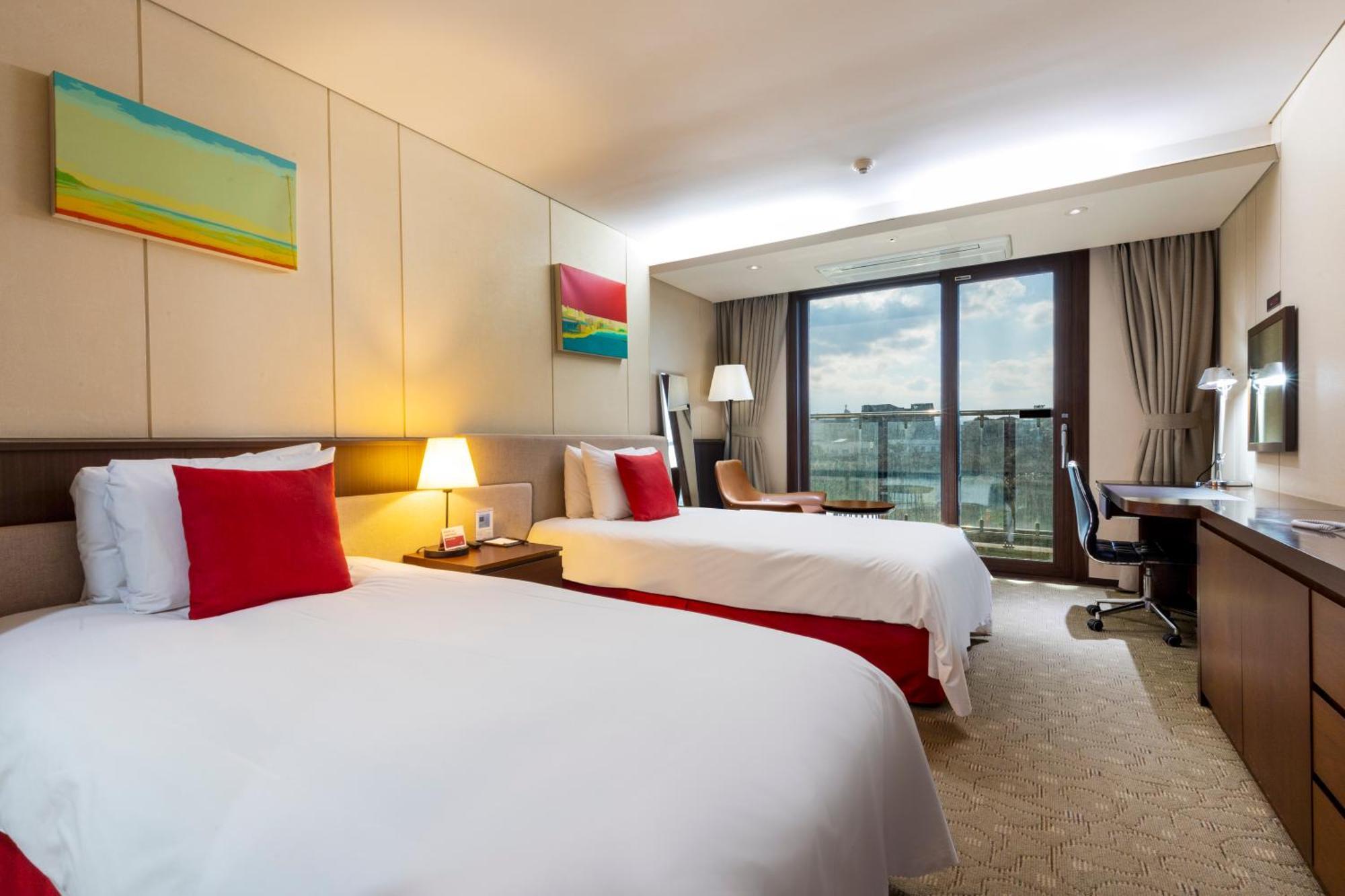 Ramada By Wyndham Jeju Hamdeok Hotel Buitenkant foto